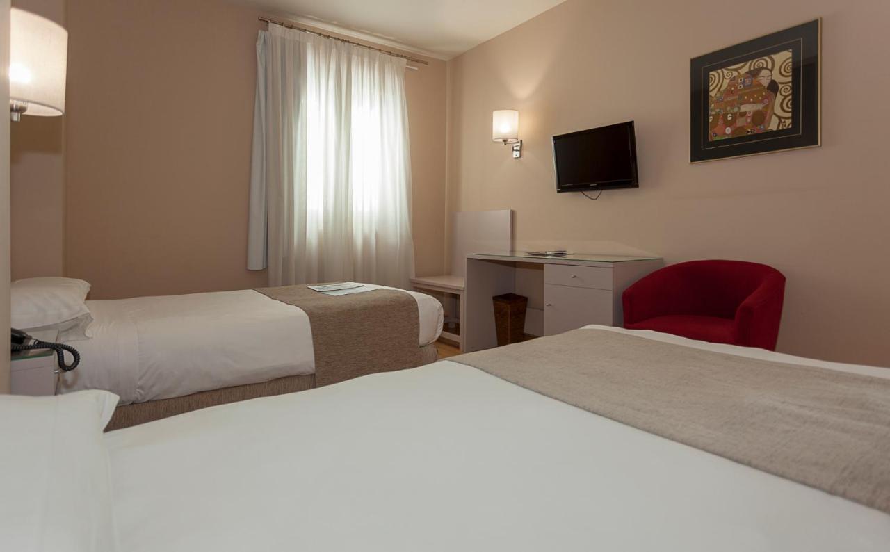 Hotel Aacr Museo Seville Ngoại thất bức ảnh