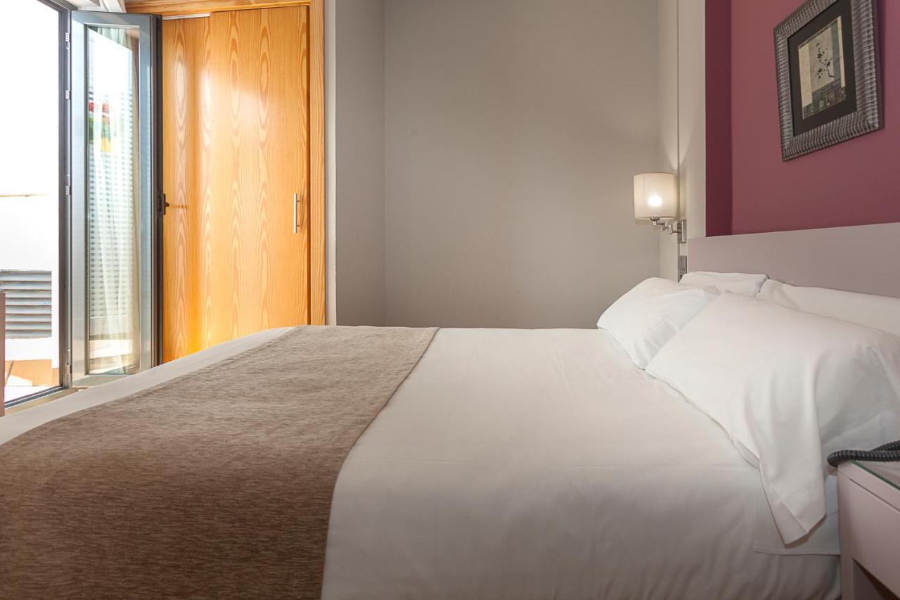 Hotel Aacr Museo Seville Ngoại thất bức ảnh